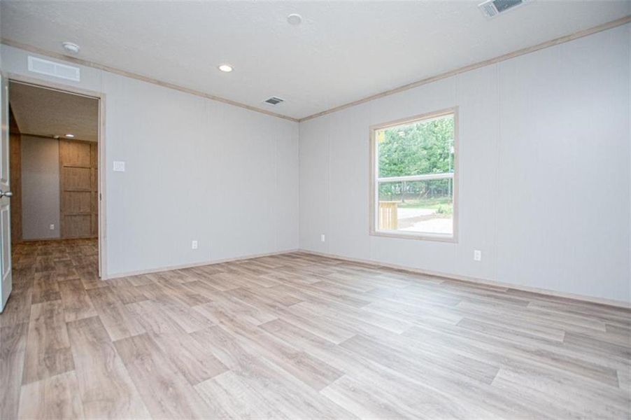 Spacious, unfurnished interior of a new home in , Temple (Image 74).