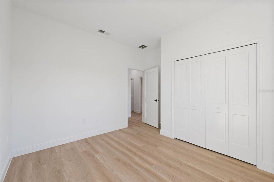 Spacious, unfurnished interior of a new home in , Ocala (Image 15).