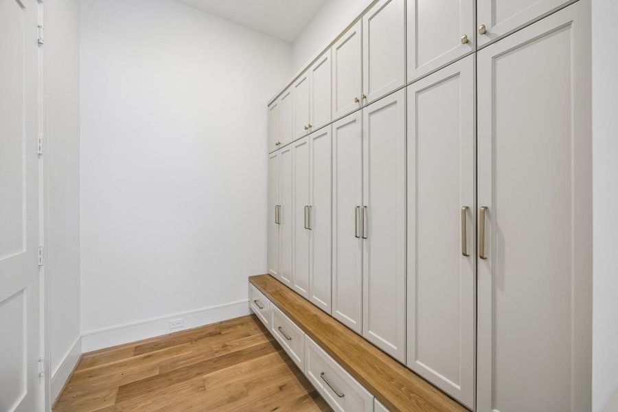 Spacious, unfurnished interior of a new home in , West University Place (Image 20).