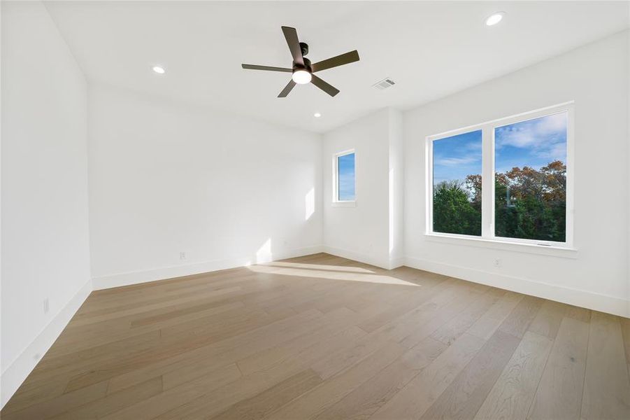 Spacious, unfurnished interior of a new home in , Heath (Image 39).