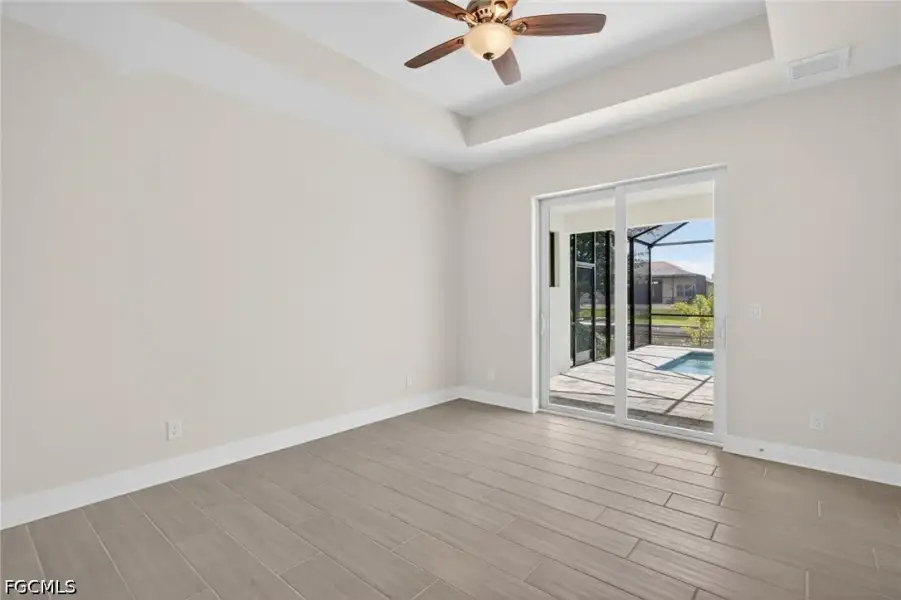 Spacious, unfurnished interior of a new home in Cape Coral, Cape Coral (Image 25).