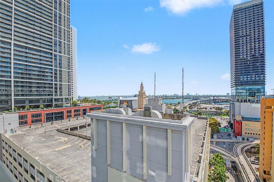 Condo located in Miami, FL showcasing its design and architecture (Image 28).