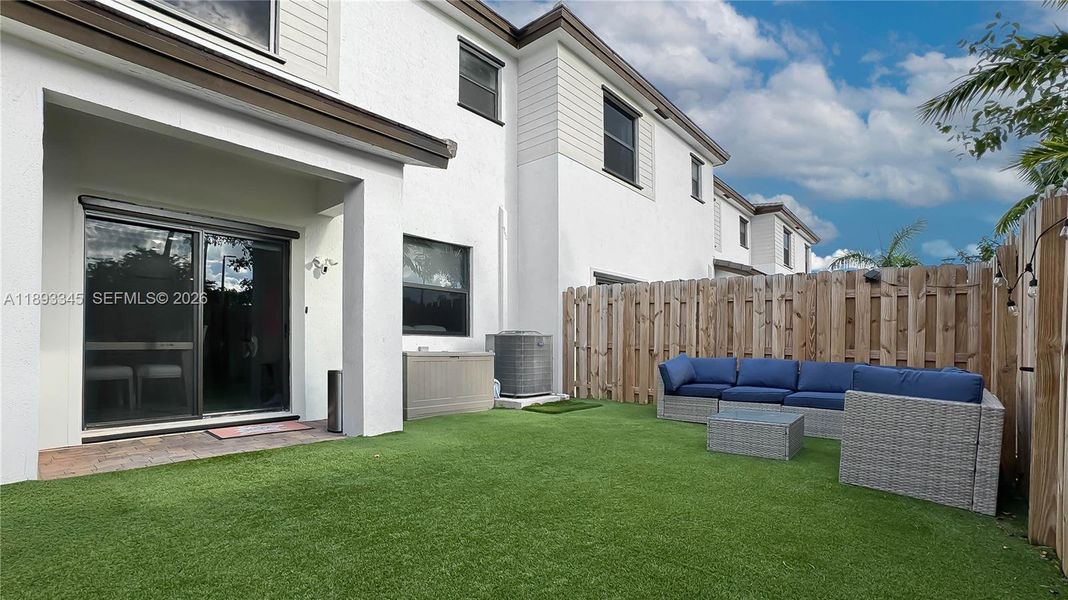 Exterior details and patio area of a home in , Pembroke Pines (Image 4).