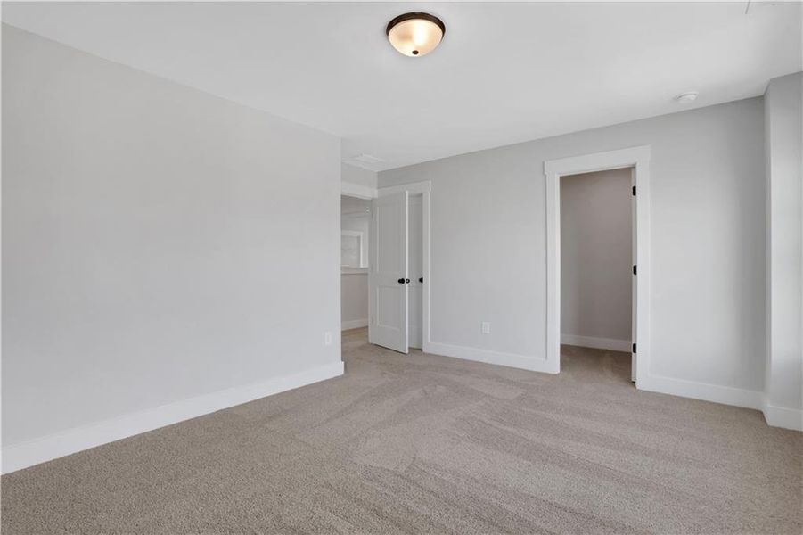 Spacious, unfurnished interior of a new home in Cambridge, Flowery Branch (Image 31).