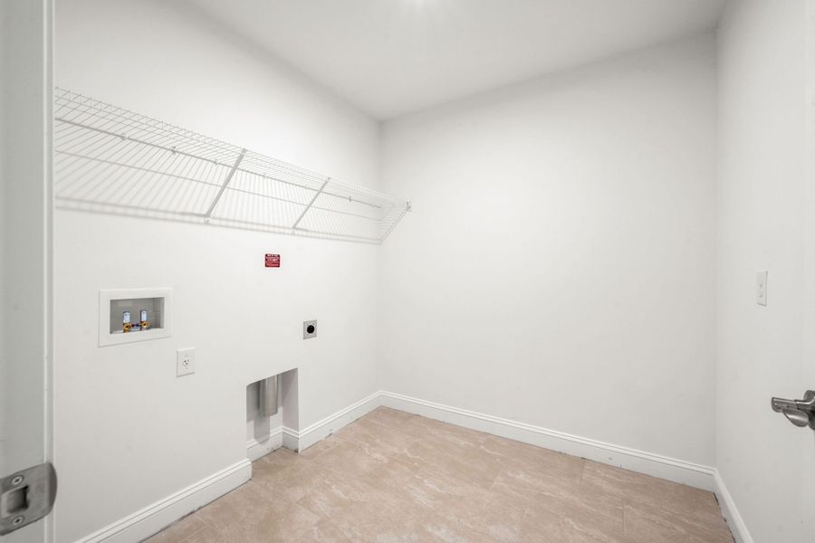 Spacious, unfurnished interior of a new home in Salem Bay, Beaufort (Image 28).