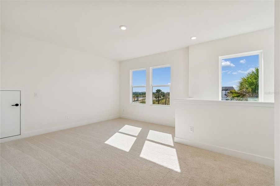 Spacious, unfurnished interior of a new home in Chapel Crossings - Garden Series, Wesley Chapel (Image 27). Spacious, unfurnished interior of a new home in Chapel Crossings - Garden Series, Wesley Chapel (Image 27).