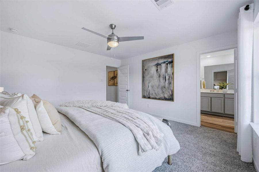 Furnished interior view inside a new home in Highland Court, Houston (Image 9).