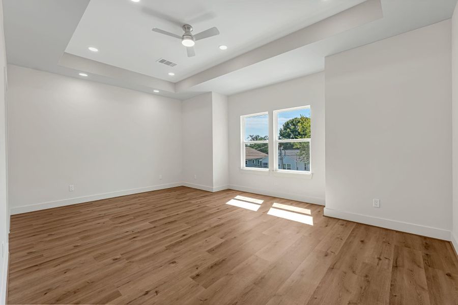 Spacious, unfurnished interior of a new home in , Houston (Image 32).
