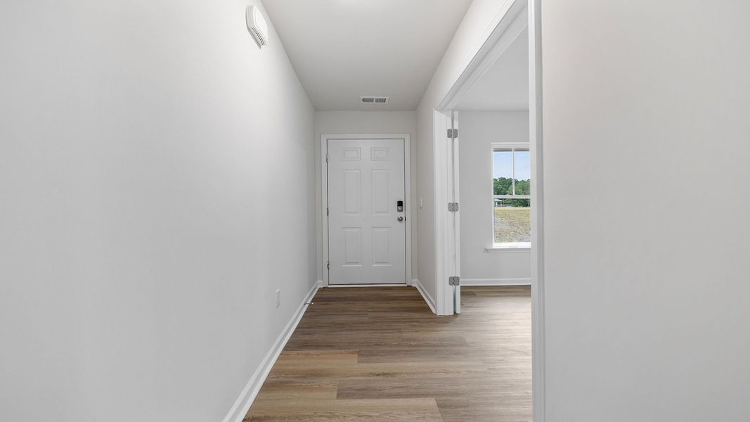 Spacious, unfurnished interior of a new home in Cedar Gap, Fountain Inn (Image 13).