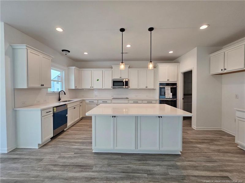 PICTURES ARE ALIKENESS!!