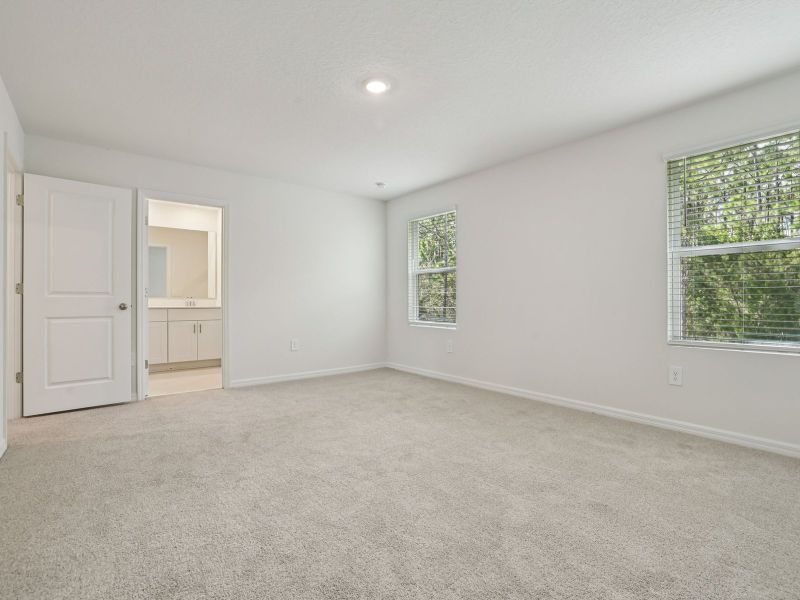 Spacious, unfurnished interior of a new home in Bradford Park, Ormond Beach (Image 11).