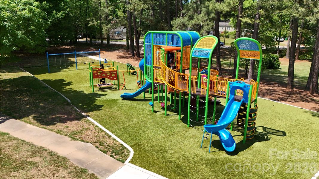 Community amenities in , Charlotte (Image 41).