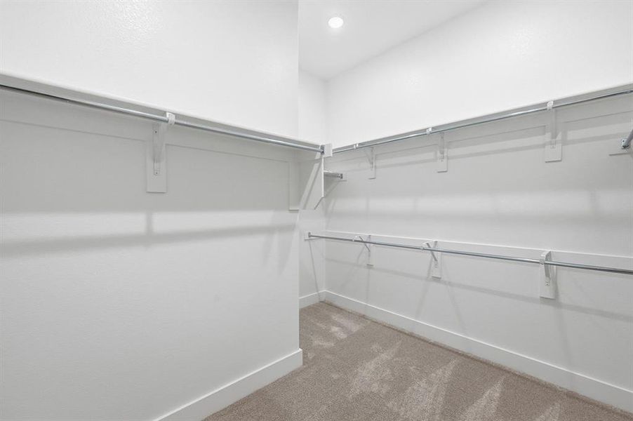 Spacious, unfurnished interior of a new home in Dove Hollow, Waxahachie (Image 20).