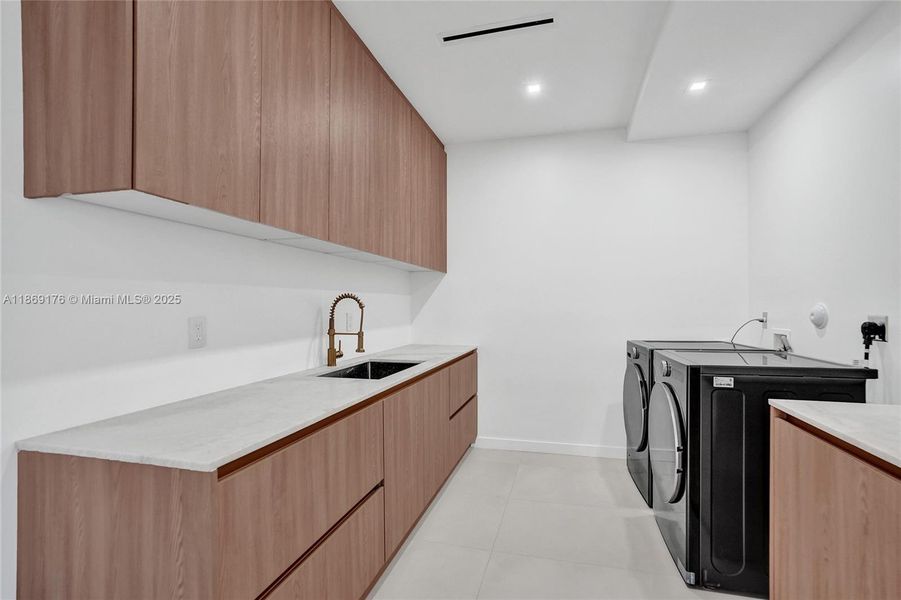 Furnished interior view inside a new home in , Fort Lauderdale (Image 56). Furnished interior view inside a new home in , Fort Lauderdale (Image 56).