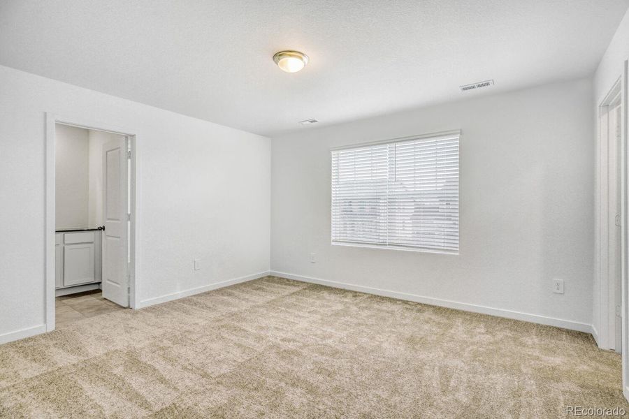 Spacious, unfurnished interior of a new home in Riano Ridge, Loveland (Image 9).