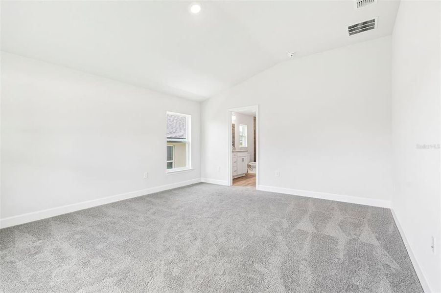 Spacious, unfurnished interior of a new home in Abbey Glen, Dade City (Image 55).