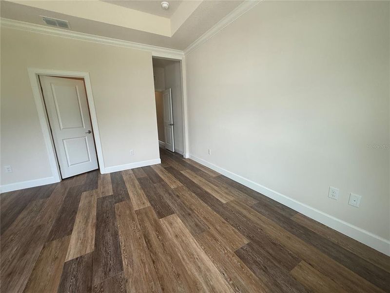 Spacious, unfurnished interior of a new home in , Tampa (Image 11).