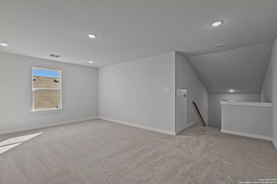 Spacious, unfurnished interior of a new home in Cinco Lakes, San Antonio (Image 28).
