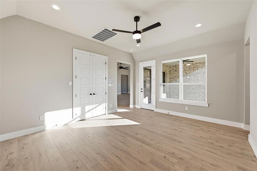 Spacious, unfurnished interior of a new home in Coyote Crossing, Godley (Image 37).