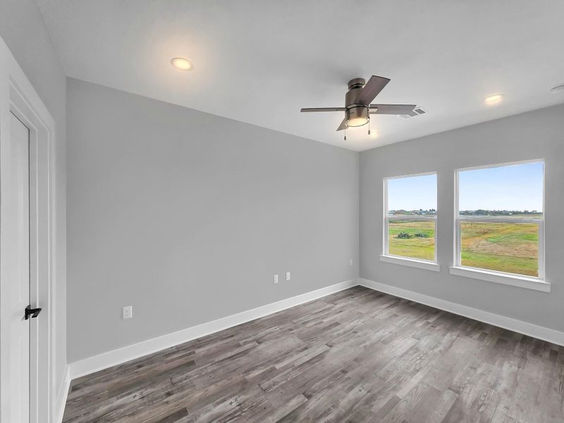 Spacious, unfurnished interior of a new home in , Bolivar (Image 40).
