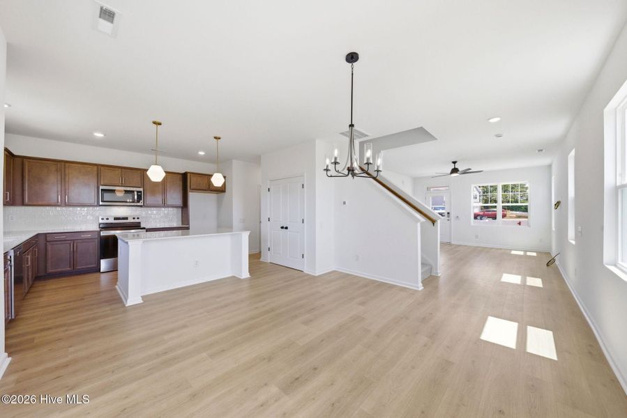 Spacious, unfurnished interior of a new home in Sandy Springs, Aberdeen (Image 22).