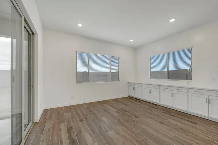 Spacious, unfurnished interior of a new home in Soleo, San Tan Valley (Image 14).