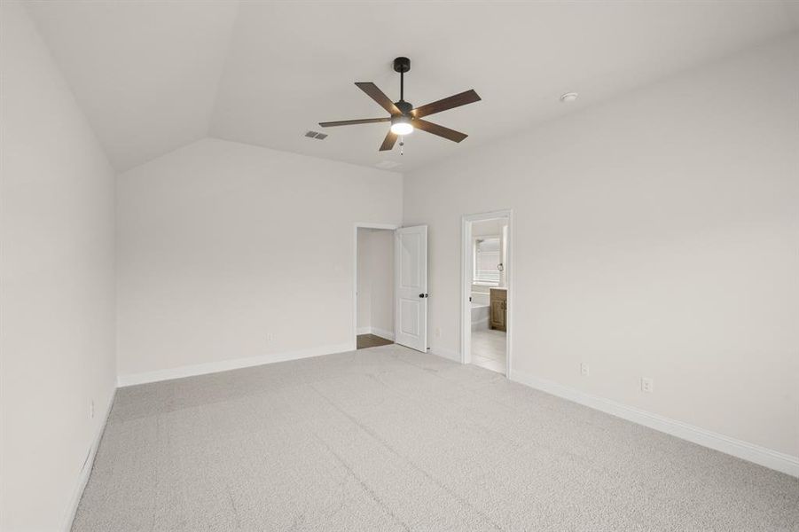 22_318 Bowrider- Primary Suite-2