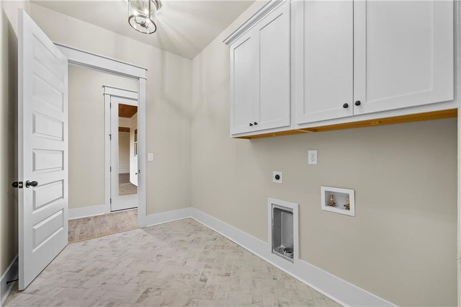 Spacious, unfurnished interior of a new home in , Monroe (Image 61).