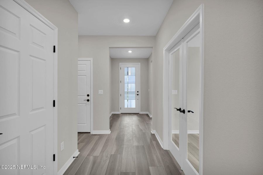 Spacious, unfurnished interior of a new home in Del Webb Wildlight, Yulee (Image 25).