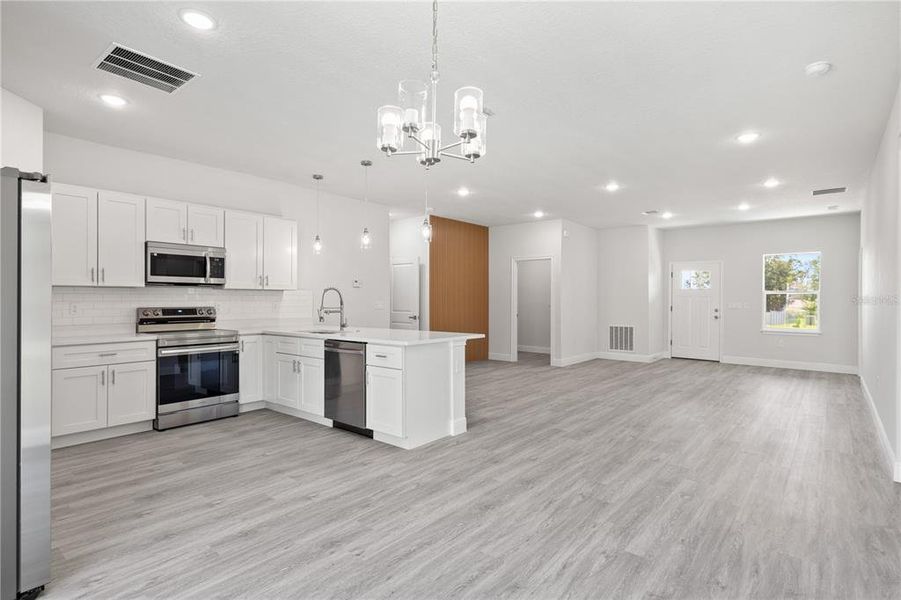 Spacious, unfurnished interior of a new home in , Ocala (Image 29).