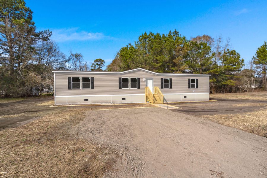 Exterior details and patio area of a home in , St. George (Image 17).