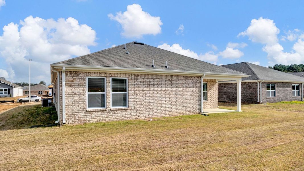 Representative exterior details of a home built from the Spruce by D.R. Horton in Huntington Estates, Millington (Image 4).