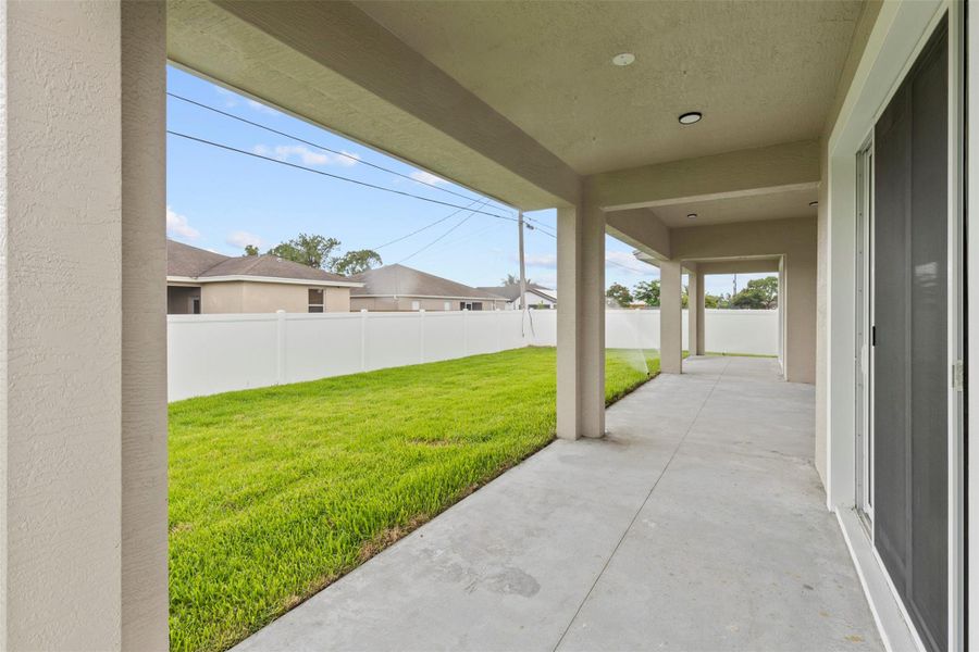 Exterior details and patio area of a home in , Port St. Lucie (Image 3).