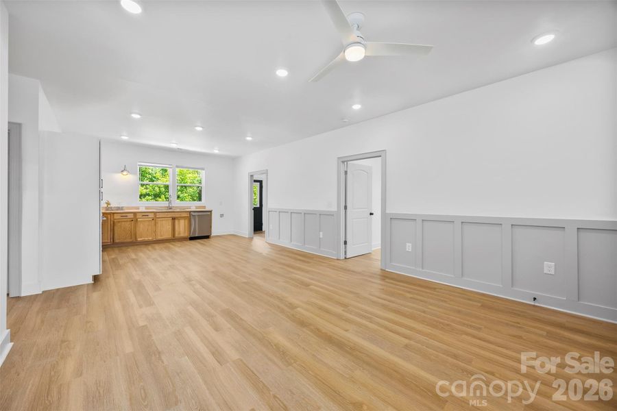 Spacious, unfurnished interior of a new home in , Dallas (Image 18). Spacious, unfurnished interior of a new home in , Dallas (Image 18).