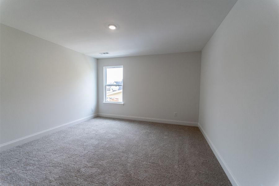 Spacious, unfurnished interior of a new home in Dorris Farm, White House (Image 31).