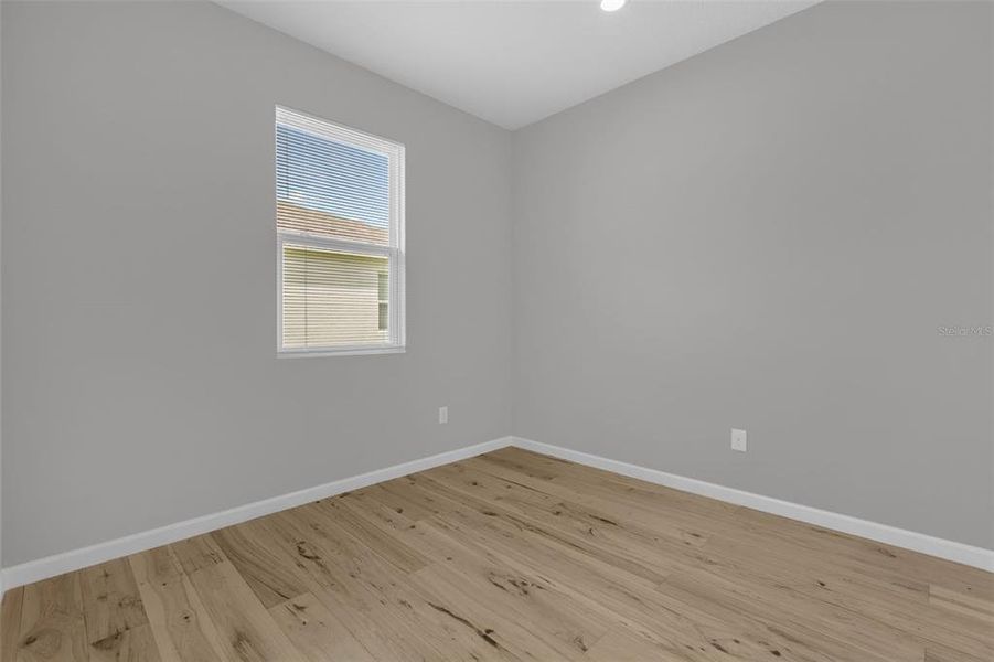 Spacious, unfurnished interior of a new home in Seasons at Lakeside Forest, Tavares (Image 39).
