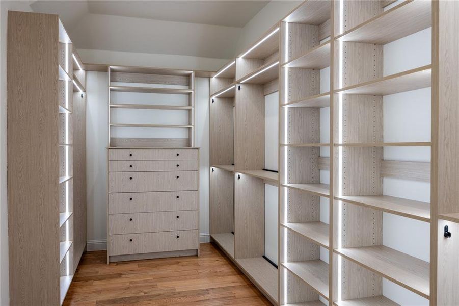 Image 28 of a home in .