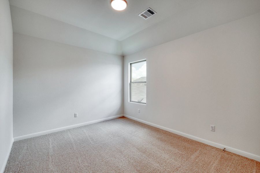 Spacious, unfurnished interior of a new home in Trinity Ranch, Elgin (Image 28).