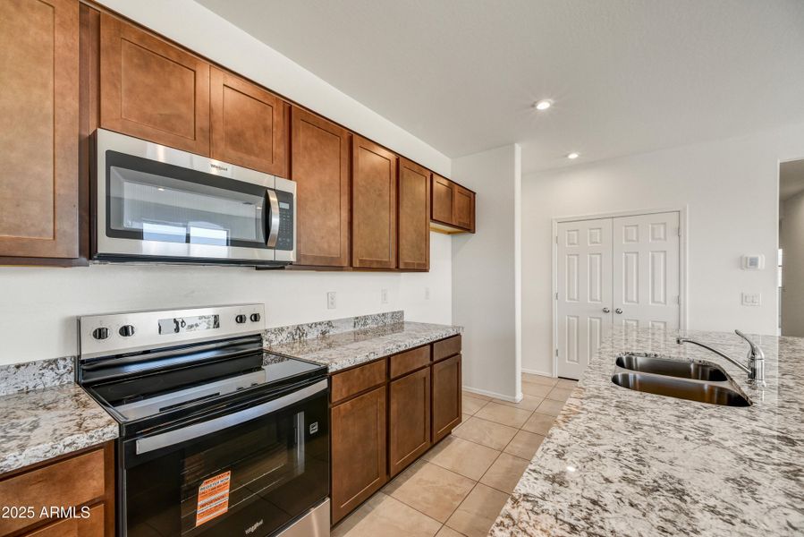 10-Kitchen 10-Kitchen