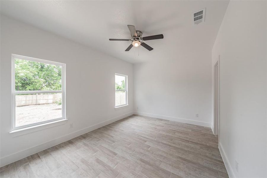 Spacious, unfurnished interior of a new home in , Dallas (Image 22).