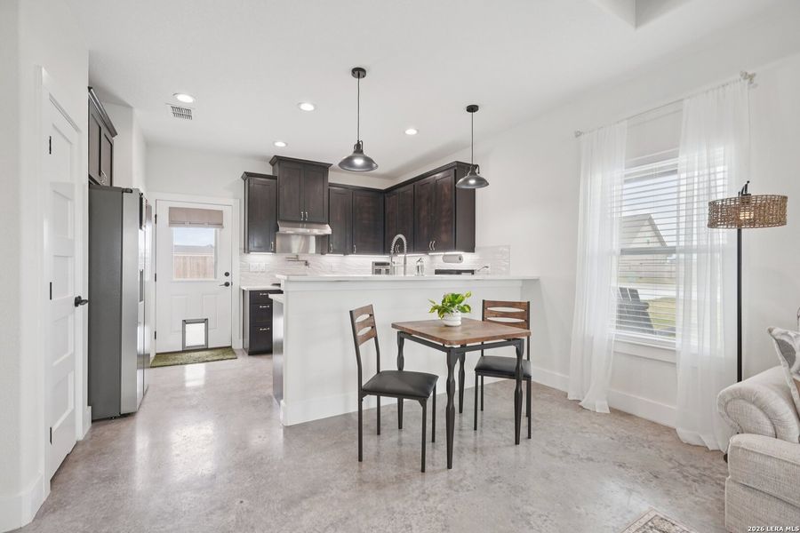 Furnished interior view inside a new home in , La Vernia (Image 30).