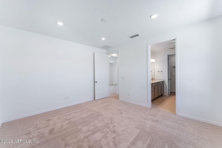 Spacious, unfurnished interior of a new home in Del Webb Wildlight, Yulee (Image 40).