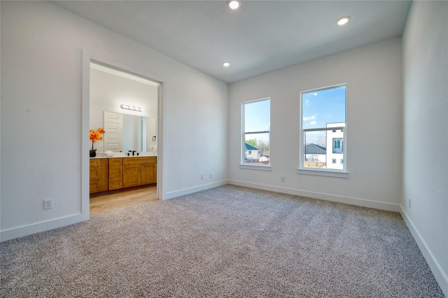 Spacious, unfurnished interior of a new home in , Houston (Image 26).