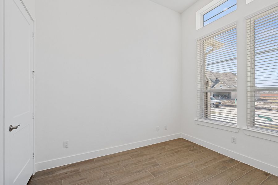 Spacious, unfurnished interior of a new home in Riceland, Mont Belvieu (Image 37).