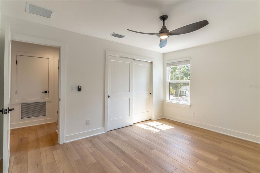 Spacious, unfurnished interior of a new home in , Orlando (Image 17).