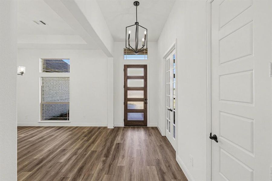 Spacious, unfurnished interior of a new home in Sagebrush Addition, Midlothian (Image 15).