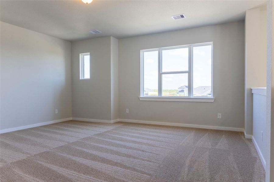 Spacious, unfurnished interior of a new home in La Segarra 40', Brookshire (Image 21).