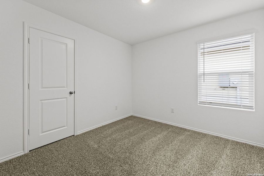Spacious, unfurnished interior of a new home in Stonehill, San Antonio (Image 16).