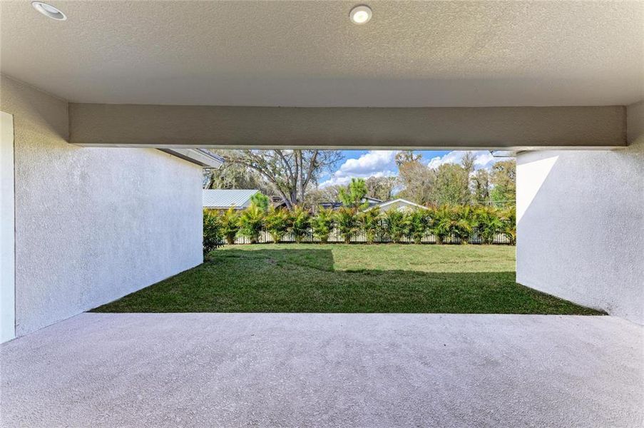 Exterior details and patio area of a home in Crestwood Estates, Valrico (Image 3).