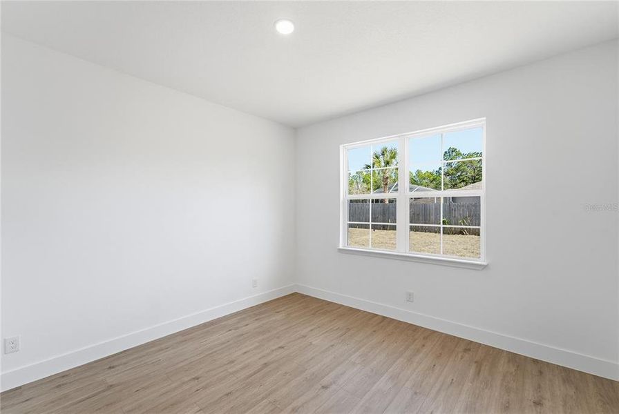 Spacious, unfurnished interior of a new home in , Citrus Springs (Image 24).